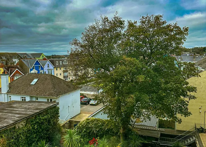 Beach hotel: Clarence House Hotel